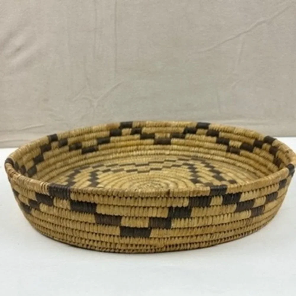 SW Papago Coiled‎ Yucca Basket Tray 1960s Native American Geometric 14 in